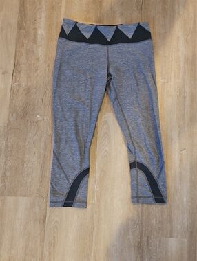 Lululemon Cropped Leggings  Size 8